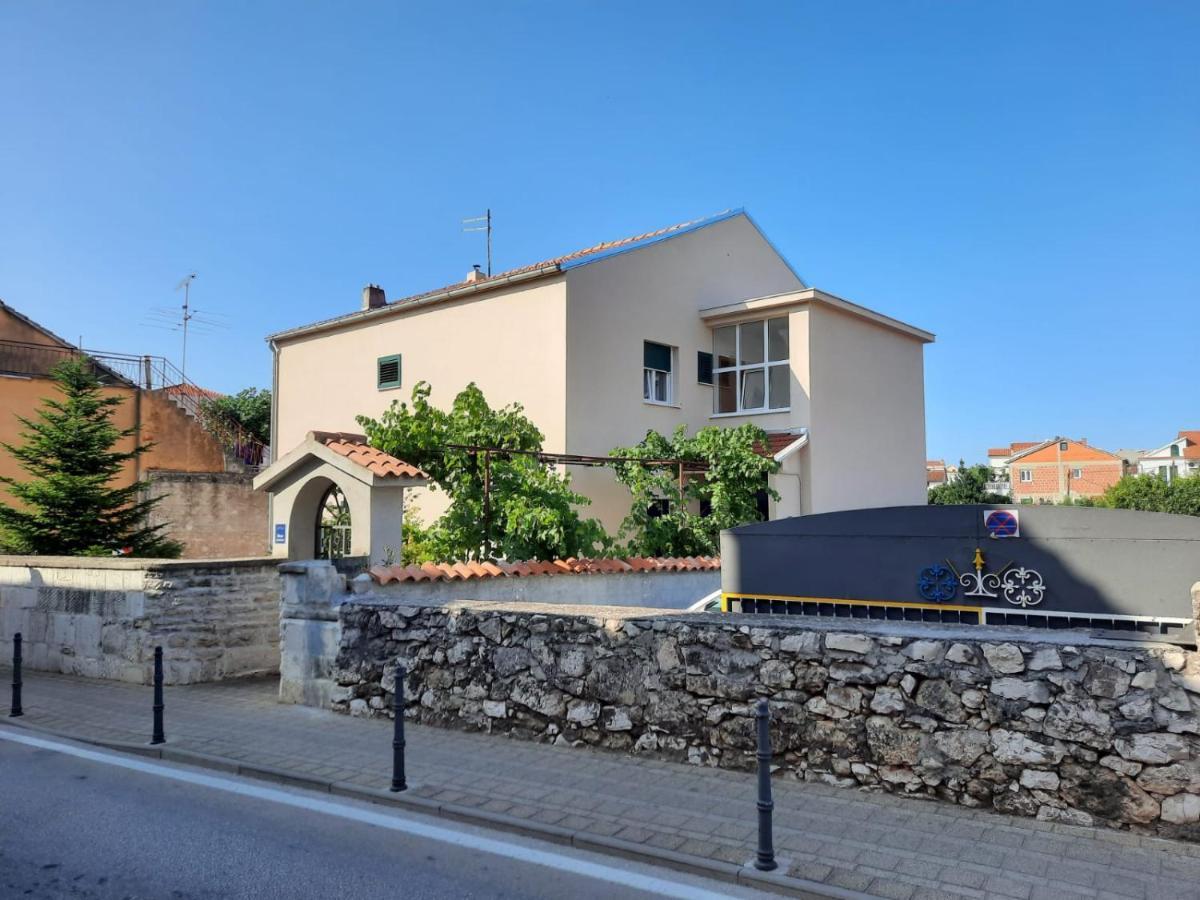 Apartman Laura M Vodice Exterior foto