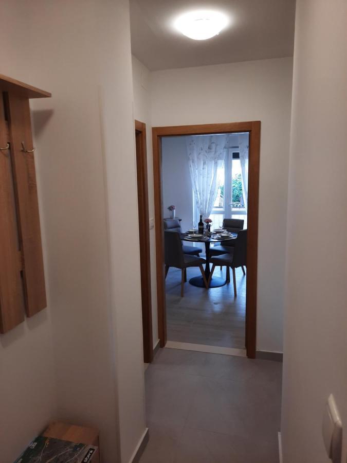 Apartman Laura M Vodice Exterior foto