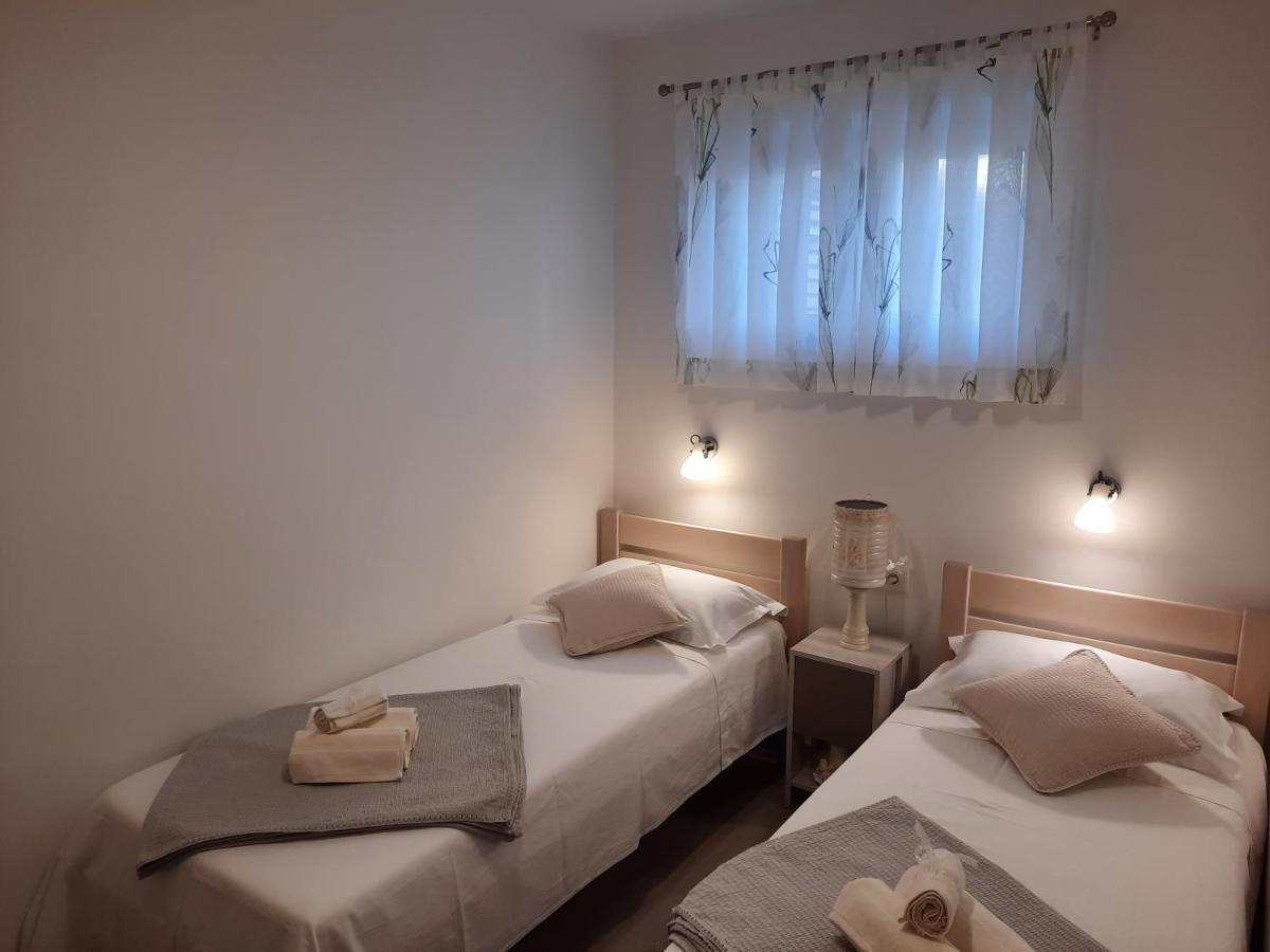 Apartman Laura M Vodice Exterior foto