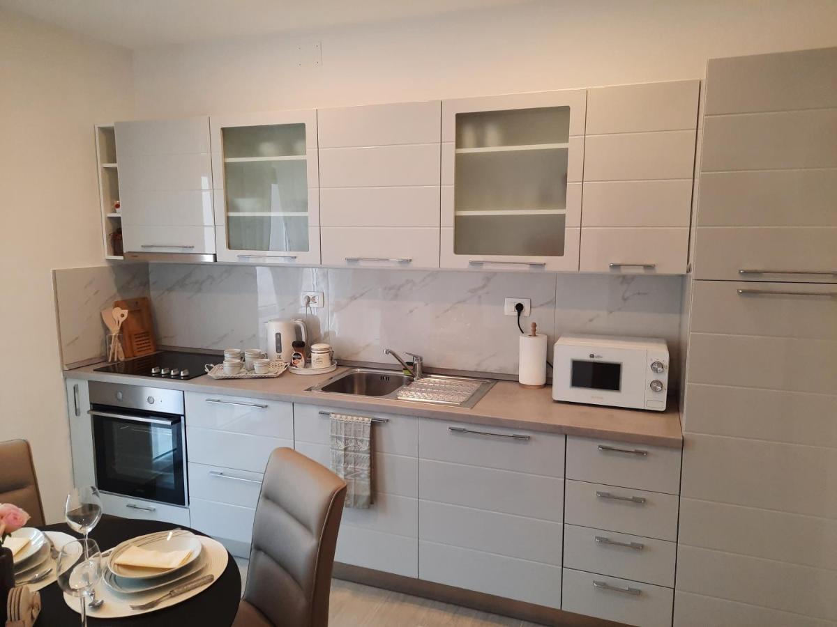 Apartman Laura M Vodice Exterior foto